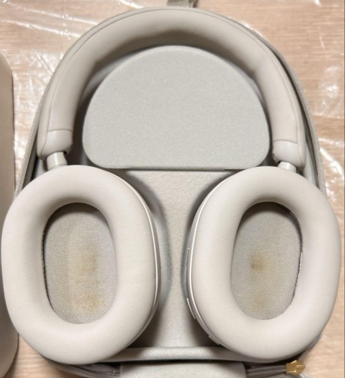 SONY ワイヤレスヘッドホン WH-1000XM5 　シャンパンゴールド