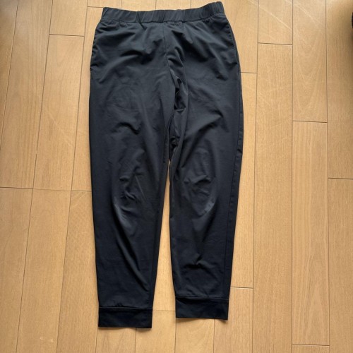 【UNIQLO】黒 アクティブジョガーパンツ