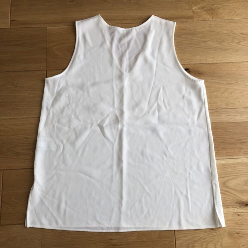 UNIQLO ホワイト ノースリーブ Vネック　Lサイズ