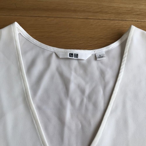 UNIQLO ホワイト ノースリーブ Vネック　Lサイズ