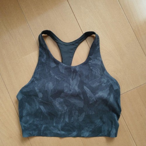 UNIQLO ダークグレー スポーツブラ M
