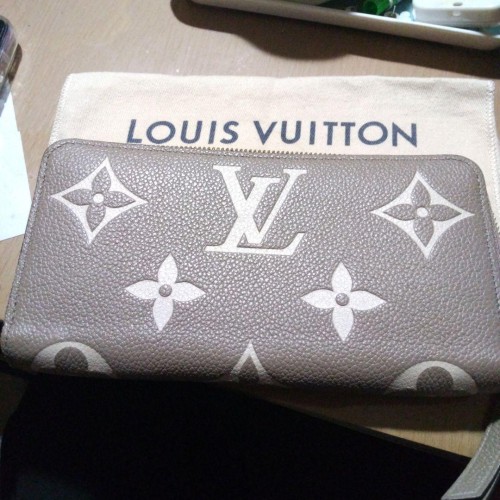 LOUIS VUITTON 二つ折り長財布 モノグラム