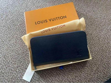 LOUIS VUITTON M62644 エピ ジッピー オーガナイザー 長財布
