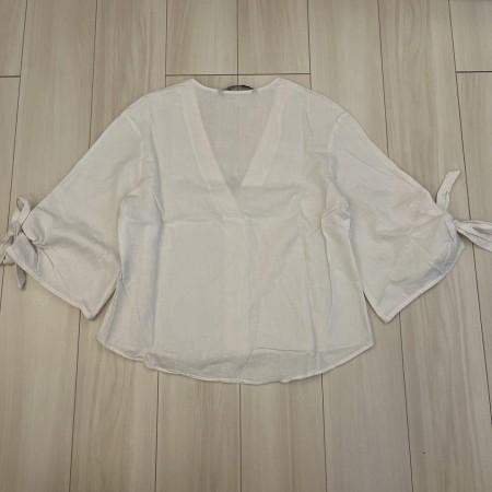レディース　ZARA Vネック ホワイトシャツ 五分袖