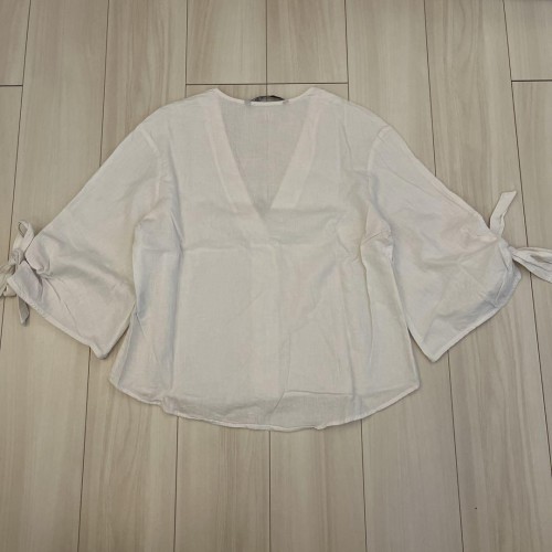 レディース　ZARA Vネック ホワイトシャツ 五分袖