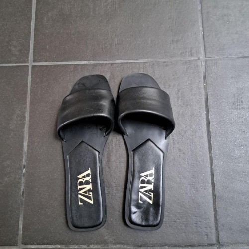 ZARA ブラック スライドサンダル 37