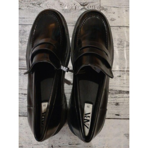 新品　ZARA ブラック ローファー 39