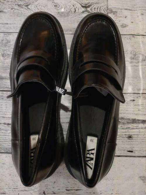 新品　ZARA ブラック ローファー 39