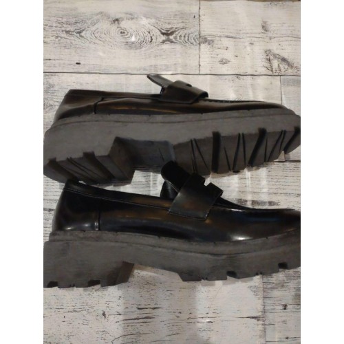 新品　ZARA ブラック ローファー 39
