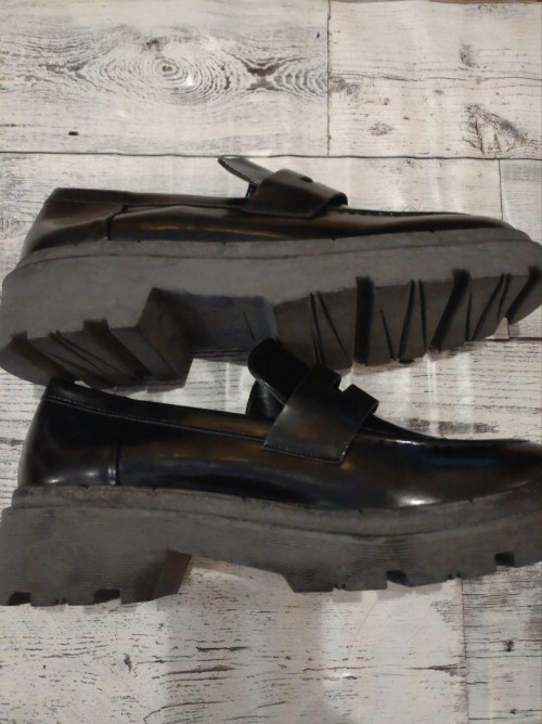 新品　ZARA ブラック ローファー 39