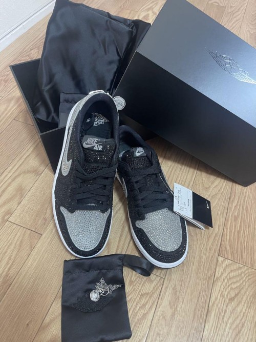 Swarovski × NikeWomen'sAir Jordan 1LowOG