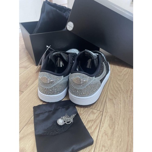 Swarovski × NikeWomen'sAir Jordan 1LowOG