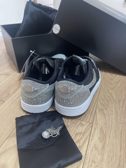Swarovski × NikeWomen'sAir Jordan 1LowOG