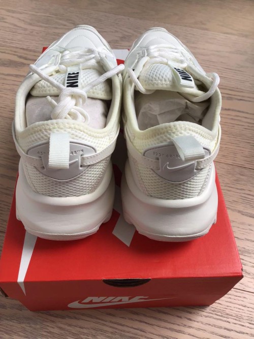 Nike TC7900 ホワイト　25cm