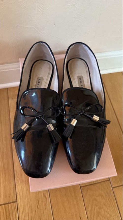 美品★ZARA タッセル付き黒ローファー メタリックヒール　38