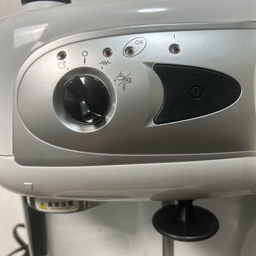 デロンギ　エスプレッソ　コーヒーメーカー　BCO261N-W 箱付き