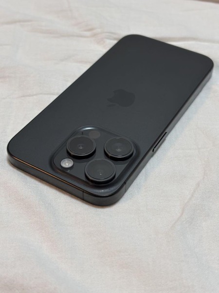 iPhone 15 Pro 128GB ブラックチタニウム／SIMフリー