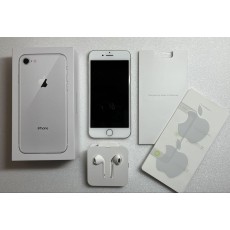 【送料無料】iPhone 8 シルバー 64GB 附属品付 SIMロック解除