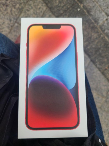 Apple iPhone 14 product red