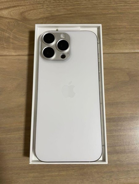 【日本版】iPhone 16 Pro Max 1TB、AppleCare＋付き
