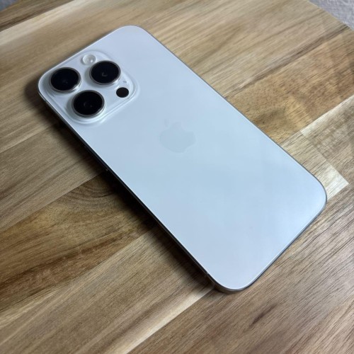 Apple iPhone 15 Pro ホワイトチタニウム 256GB 本体
