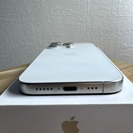 Apple iPhone 15 Pro ホワイトチタニウム 256GB 本体