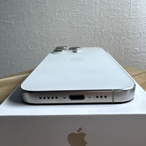 Apple iPhone 15 Pro ホワイトチタニウム 256GB 本体