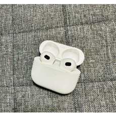 Airports 第三世代　MagSafe 充電ケース