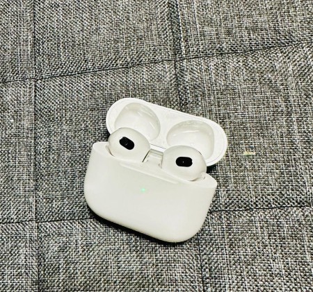 Airports 第三世代　MagSafe 充電ケース