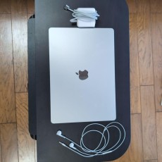 Apple MacBook Air 2023 M2 本体 充電器・イヤフォン