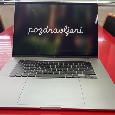 MacBook Pro 16インチ