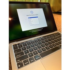 M1 Macbook Pro 13.3インチ メモリ 16GB SSD256GB