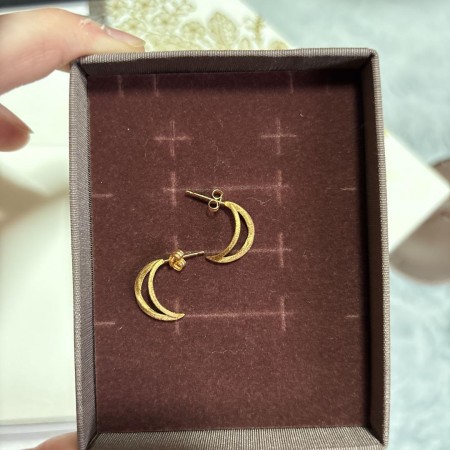 ete ゴールド 三日月ピアス　新品箱付き