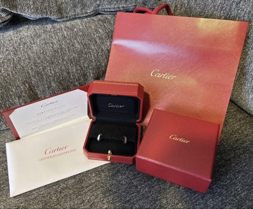 Cartier Love フープ イヤリング スモールモデル