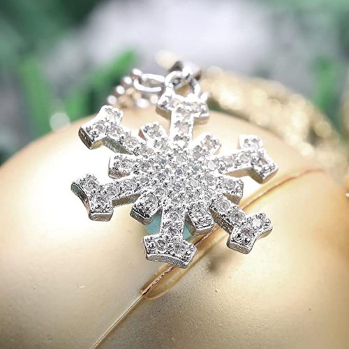 ネックレス　雪の結晶　スノーフレーク キュービックジルコニア ジュエリー ギフト