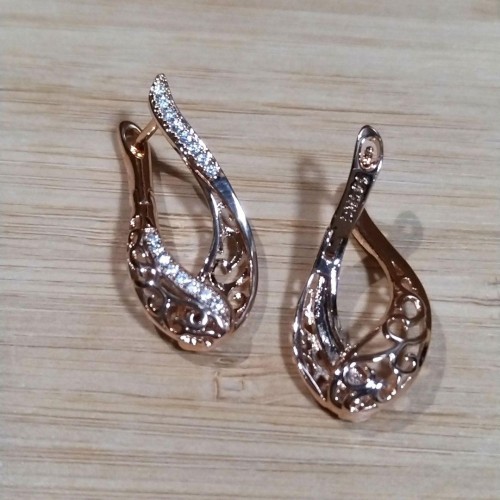 【匿名配送✨新品】フープピアス　ハワイアンジュエリー　ピンクゴールド　ツイスト