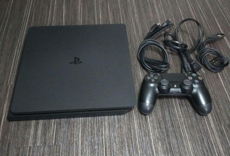 【アリエル様専用】PS4 ジェット・ブラック 1TB CUH-2000BB01