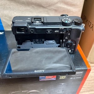美品 SONY α6400 ILCE-6400M 高倍率ズームレンズキット