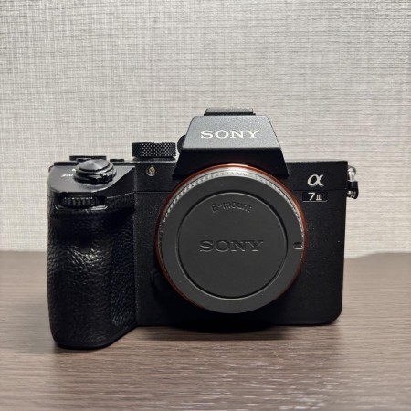 【美品】SONYフルサイズミラーレスカメラ a7III ILCE-7RM3