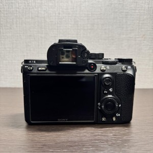 【美品】SONYフルサイズミラーレスカメラ a7III ILCE-7RM3
