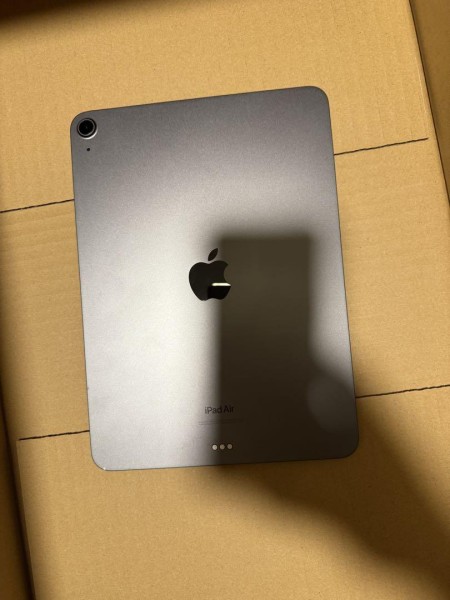 iPadAir第5世代スペースグレー Logitechキーボード付