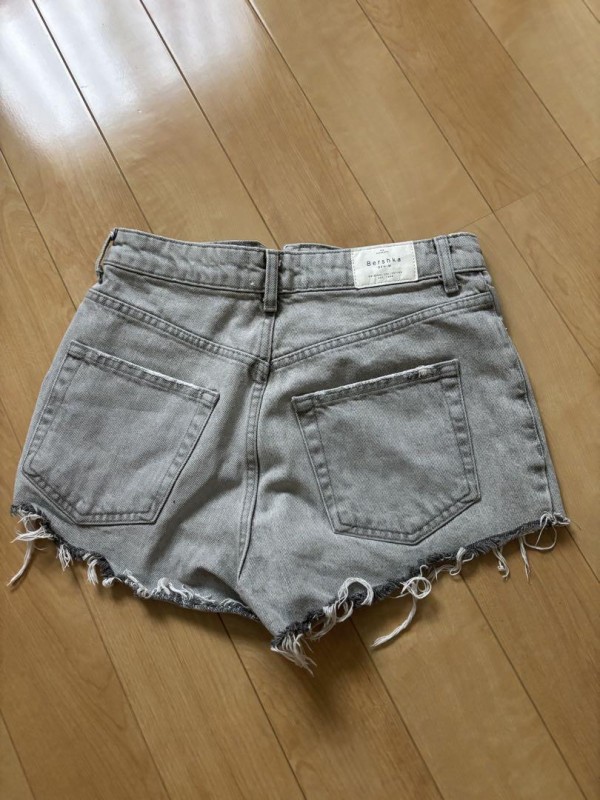 Bershka ヴィンテージコレクション ハイウエストショートパンツ グレー